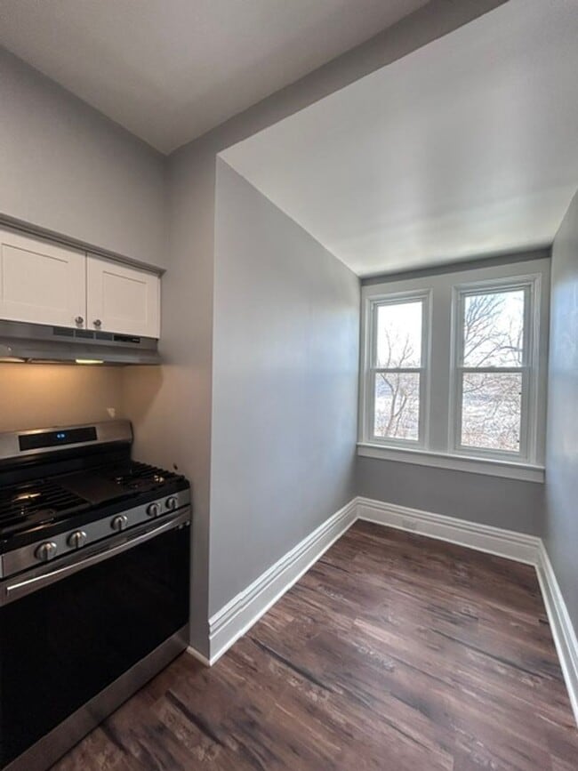 Building Photo - wat195