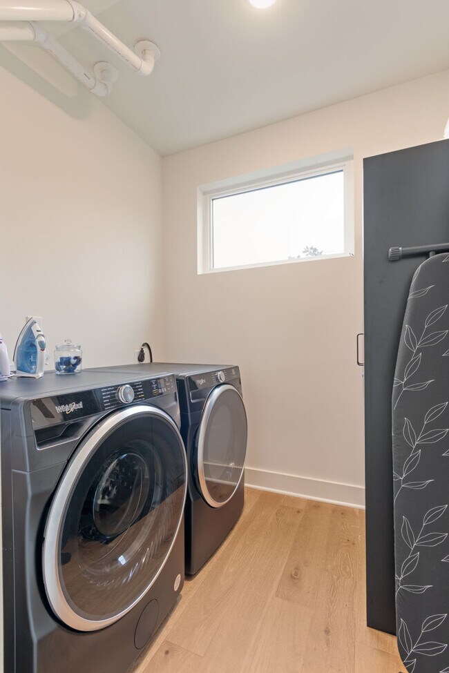 Building Photo - 1117 3rd Ave S