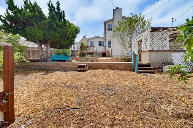 Building Photo - Beautifully Maintained Home in La Mesa — 3 Bed / 2 Bath | 1,600 Sq Ft