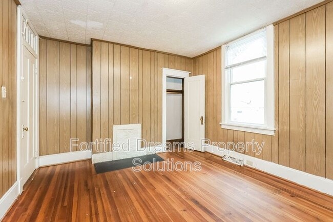 Building Photo - 909 Rich Ave