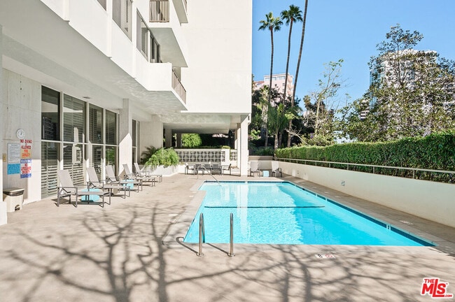 Building Photo - 10433 Wilshire Blvd