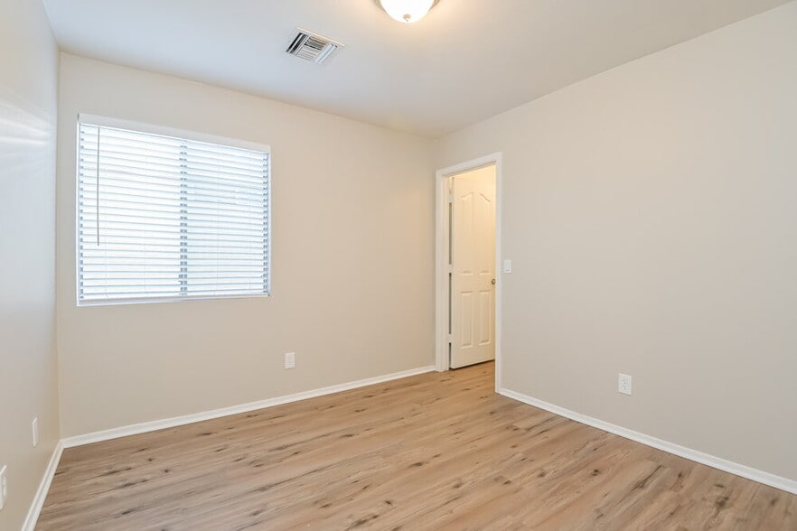 Building Photo - 6916 S Cottontail Run Ave