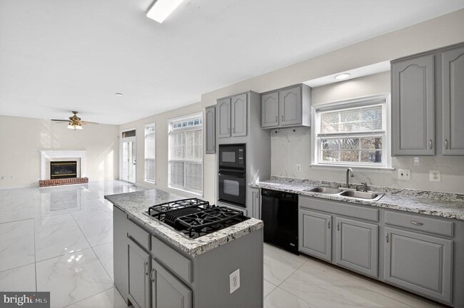 Building Photo - 13529 Persian Ct