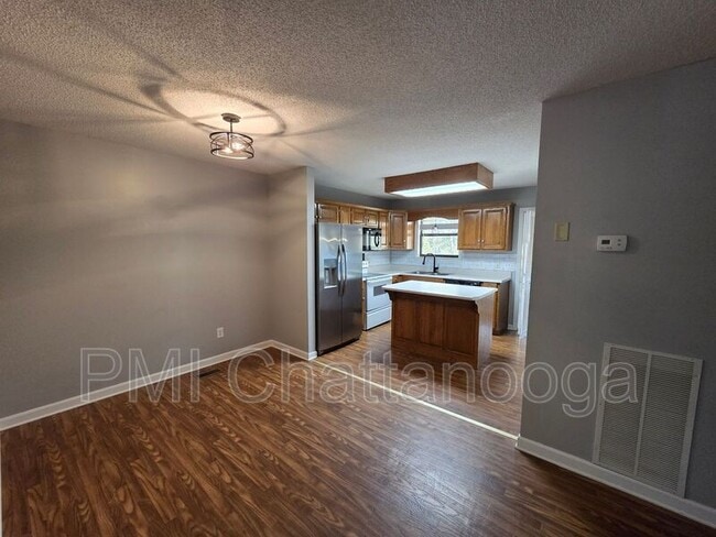 Building Photo - 3719 Crestview Pl