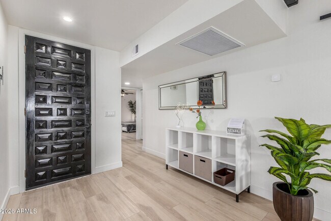 Building Photo - 2529 N Miller Rd