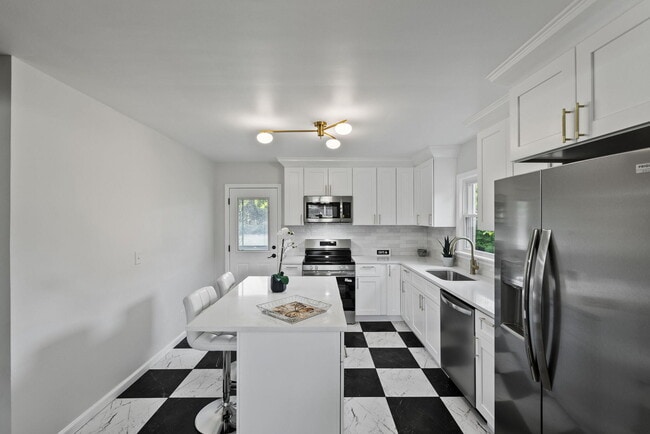 Building Photo - 1032 Algonquin Trail