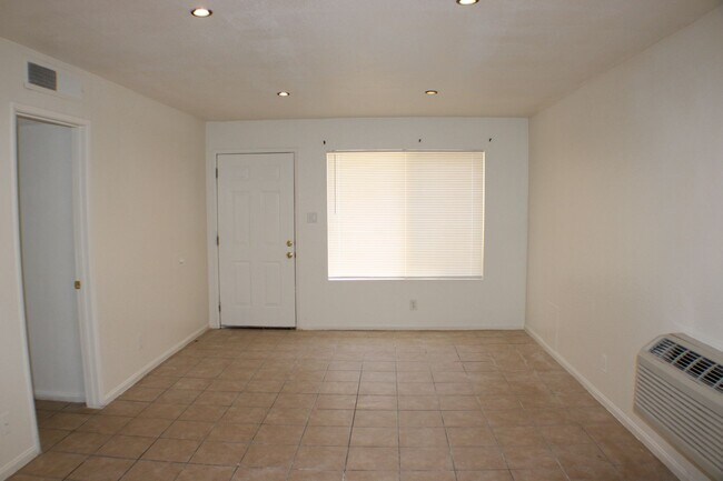 Building Photo - Charming 2 Bedroom, 1 Bath in California City, CA!