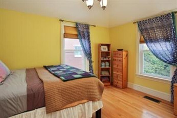 Building Photo - 11 Lester Pl