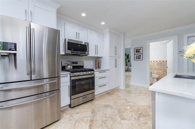 Building Photo - Southwest 123rd Avenue, Miami, FL 33186 - ...