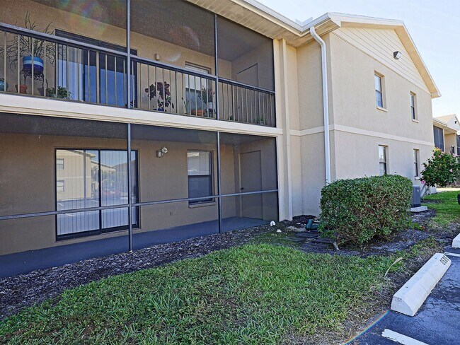 Building Photo - 5305 Summerlin Rd