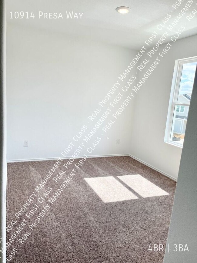 Building Photo - 10914 Presa Wy