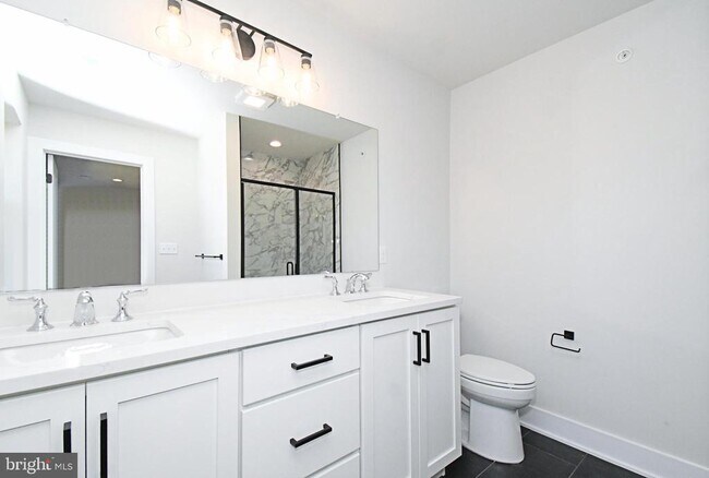 Building Photo - 51 E Clymer Ave