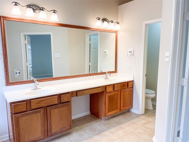 Building Photo - 3257 Gladewater Ln