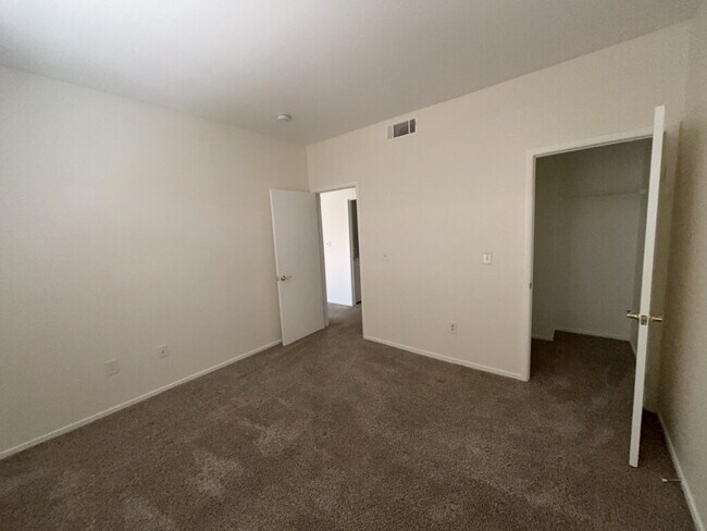 Building Photo - COZY 2 BEDROOM 2 FULL BATH CONDO LOCATED ON SECOND LEVEL