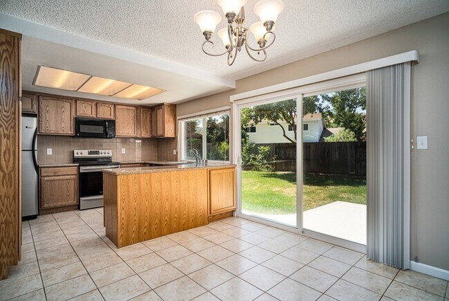Building Photo - AVAILABLE NOW - 3Bed/2Bath Home for rent i...