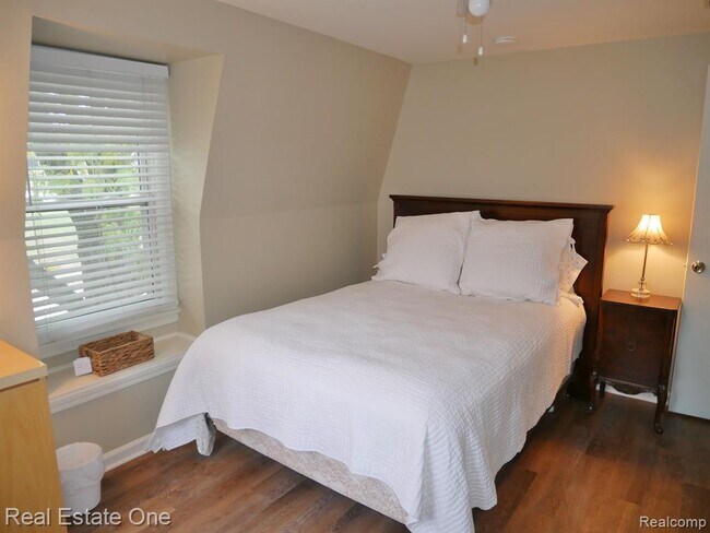 Building Photo - 2298 Browning St