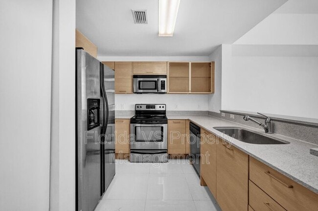 Building Photo - 350 NE 24th St