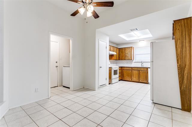 Building Photo - 215 Meadowbrook Ln