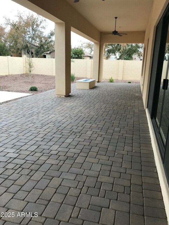 Building Photo - 2836 E Carob Dr