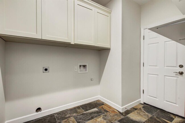 Building Photo - 309 Camperdown Elm Dr