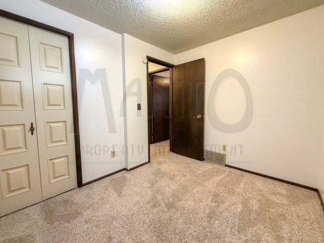 Building Photo - Indiana Ave/Ella Rd Duplex