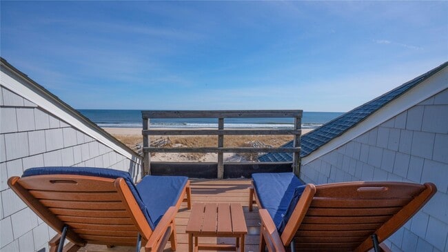 Building Photo - 825 Dune Rd