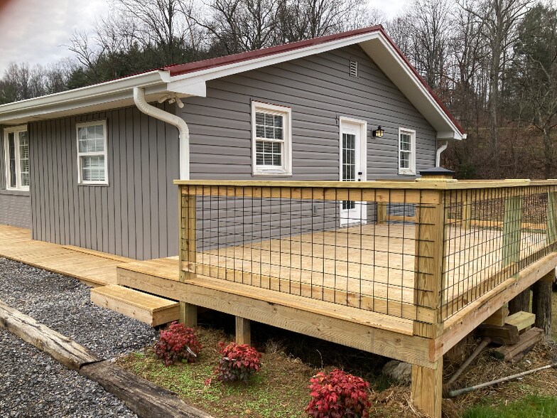 Building Photo - 222 Bank Dr