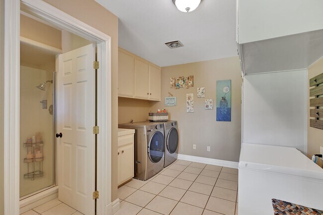 Building Photo - Modern Country Retreat on Half Acre in Gridley 3+ Bedrooms