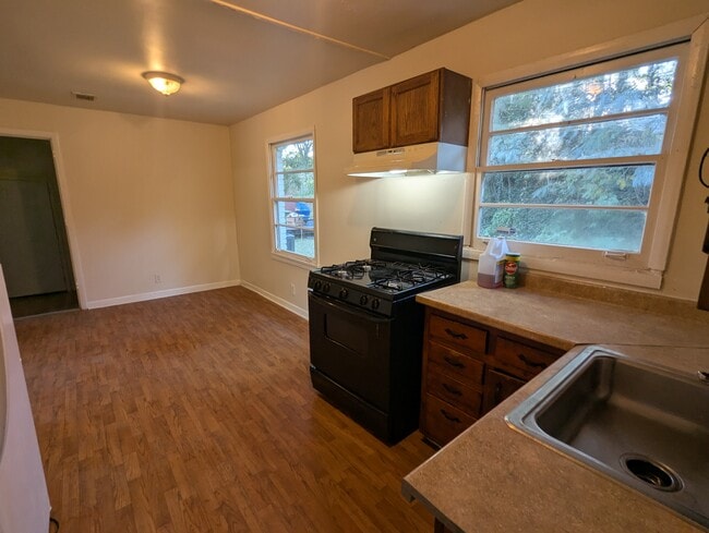 Building Photo - 2194 Baywood Dr SE