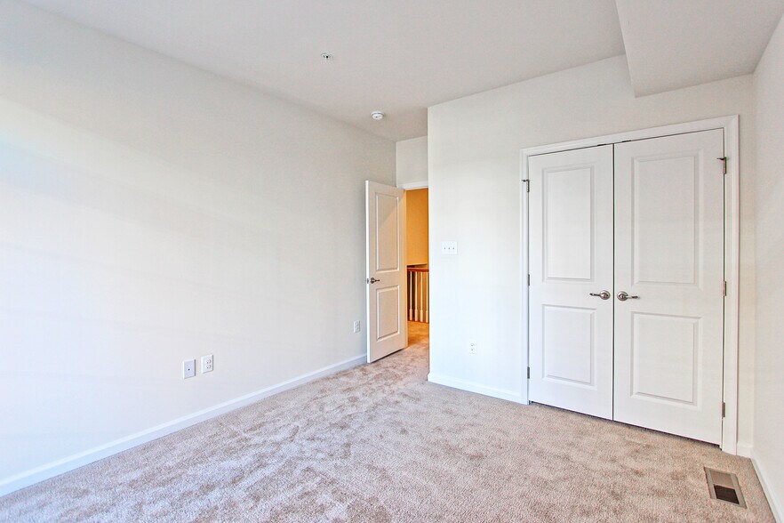 Building Photo - 13652 Endeavour Dr