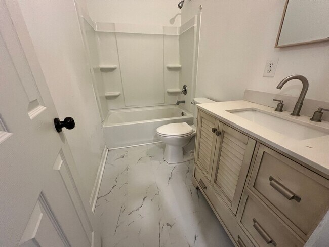 Building Photo - 3 Bedroom 2 Bathroom House for rent