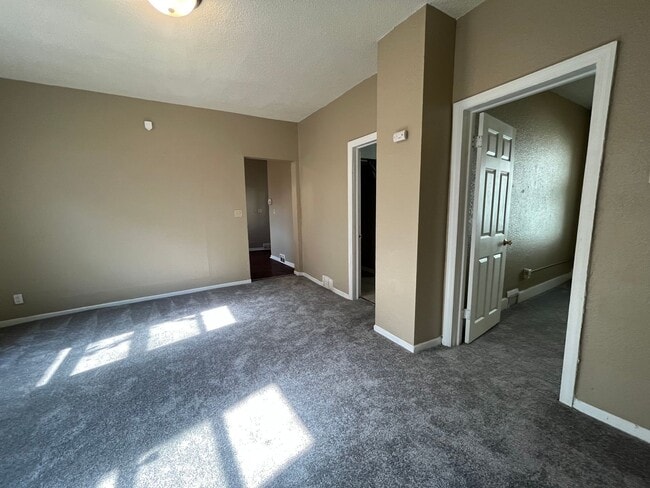 Building Photo - St. Paul home in Great Dayton's Bluff area