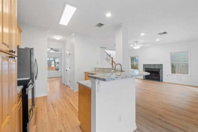 Building Photo - 5512 William Holland Ave