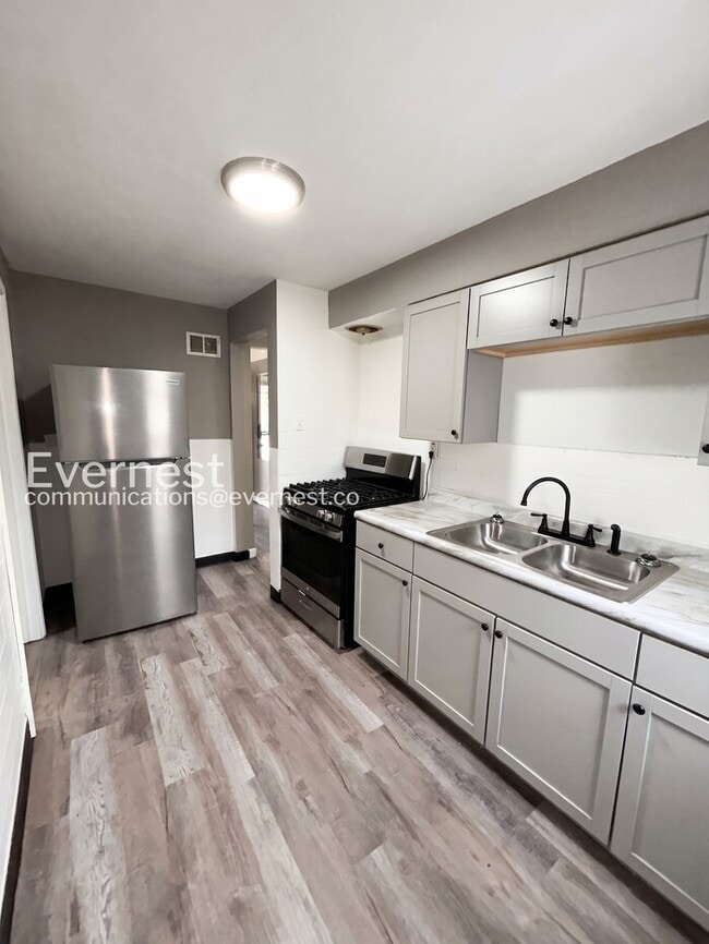 Building Photo - 5546 Floy Ave