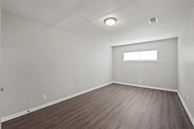 Building Photo - 9610 Foredale St