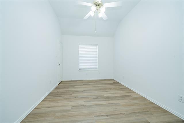 Building Photo - 910 Crater Lake Ct