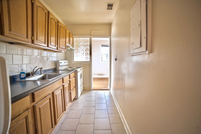 Building Photo - Spacious Kingman Park Apartment! One Bed P...