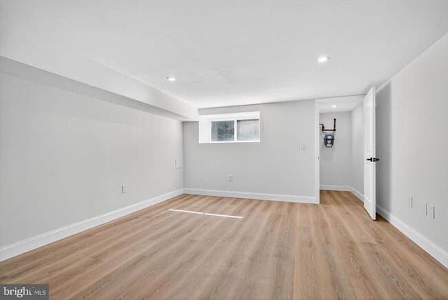 Building Photo - 5925 Woodcrest Ave