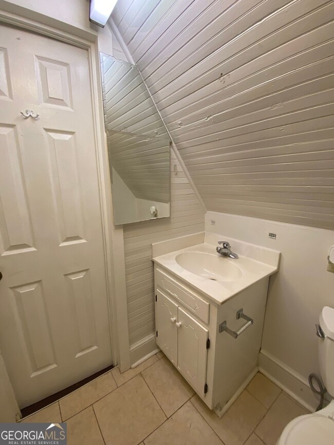 Building Photo - 693 Boulevard