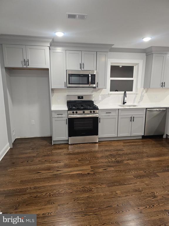 Building Photo - 135 N 15th St