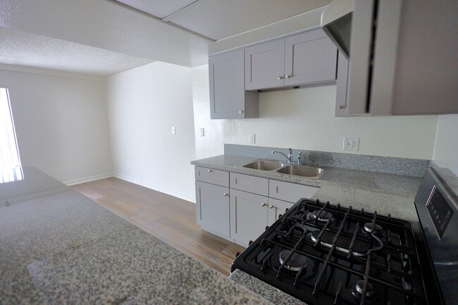 Building Photo - 2928 Leeward Ave