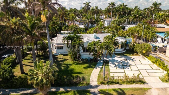 Building Photo - 701 Hollywood Blvd