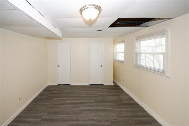Building Photo - 1616 W Kellogg Cir