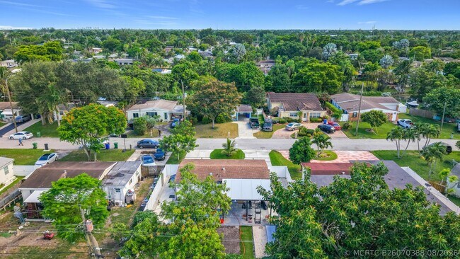 Building Photo - 6135 NW 24th Ct
