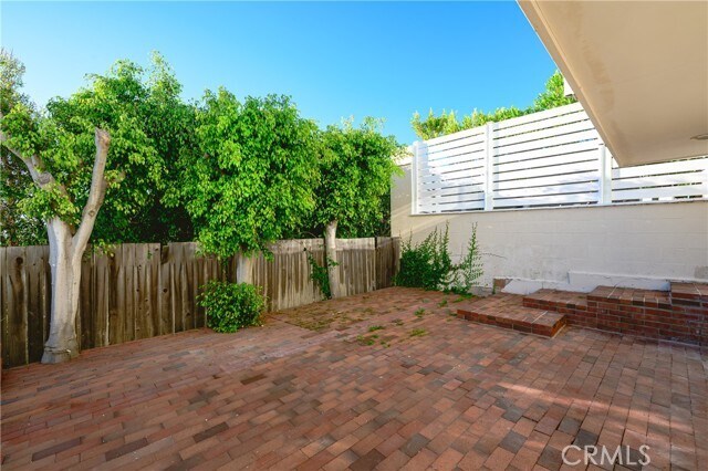 Building Photo - 883 Katella St