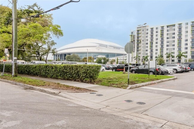 Building Photo - 747 NW 13th Ave