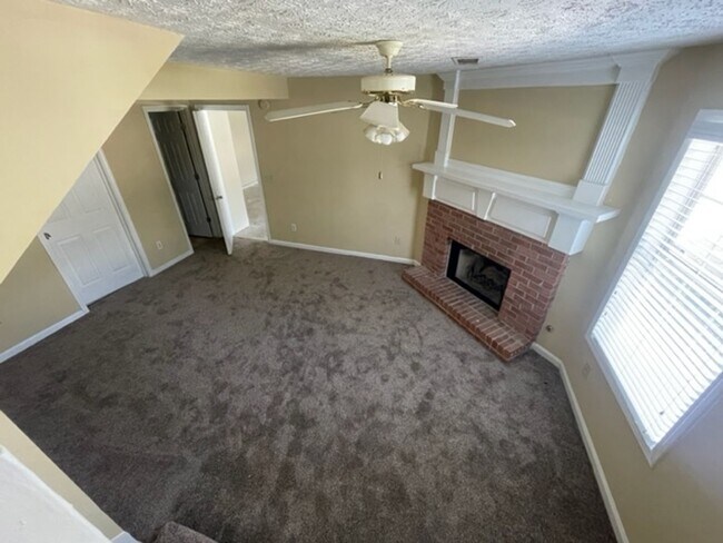 Building Photo - 2110 Lown Farm Ln
