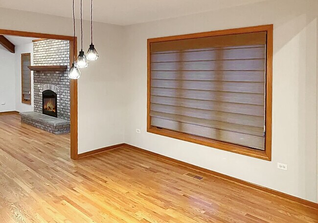 Building Photo - 2216 Carlow Dr