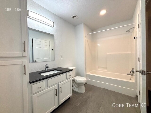 Building Photo - 202 W 5th St