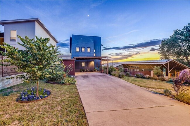 Building Photo - Incredible 3-Bedroom Home in the Agave Neighborhood of East Austin